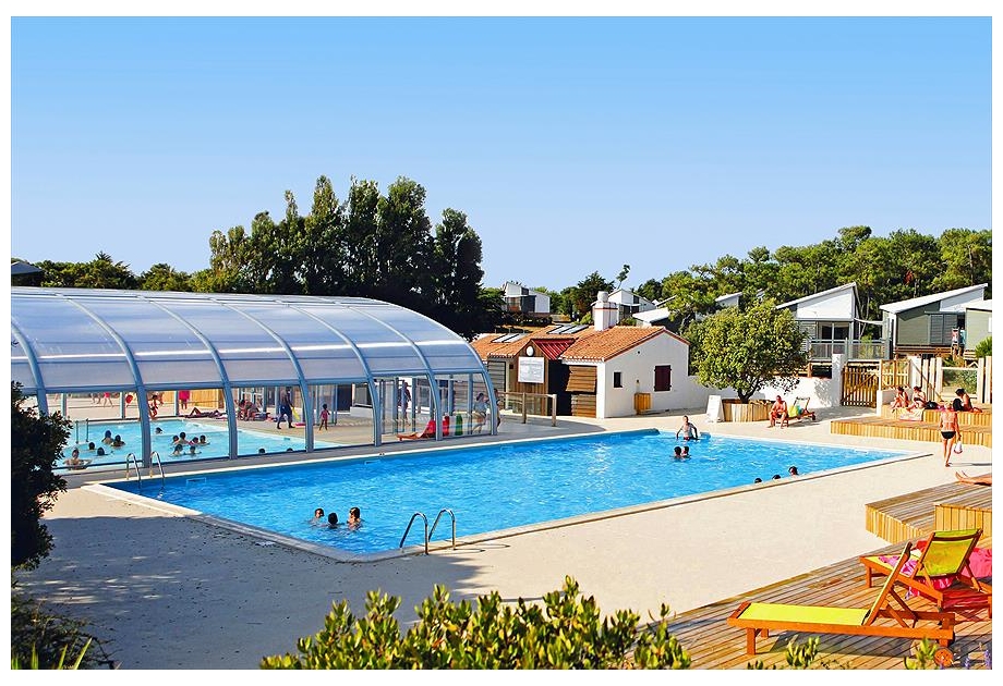 Campsite Sandaya Domaine Le Midi - Just one of the great holiday parks in Loire, France